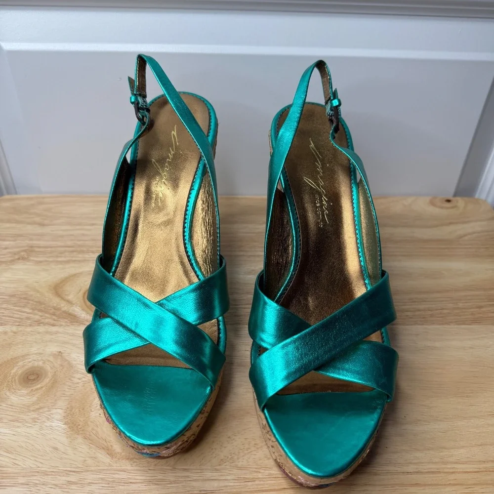 UNIQUE TEAL LEATHER WEDGES WITH FLORAL EMBELLISHMENT BY VINCE CAMUTO SIZE 8.5